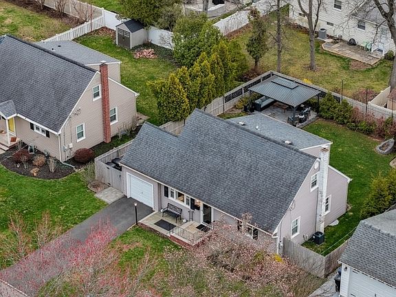 3rd image of 178 Tillotson Rd