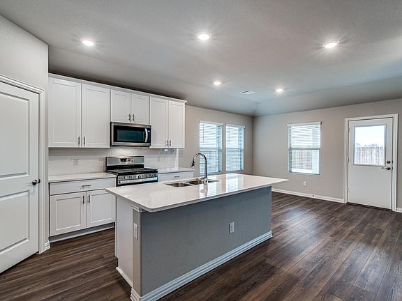 5th image of 177 Lisa Ln