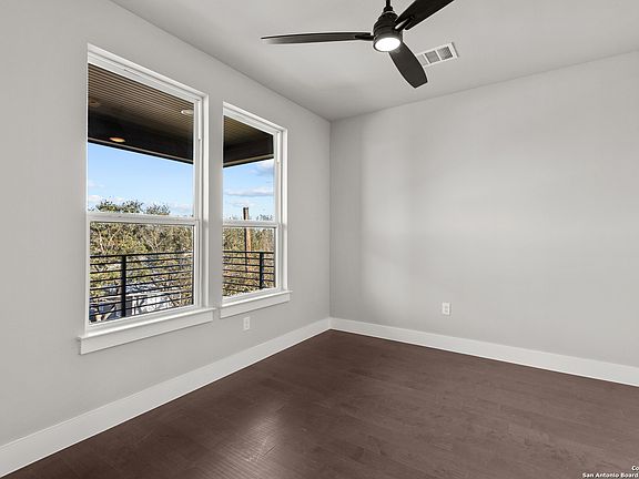 5th image of 1423 S Presa St. #102