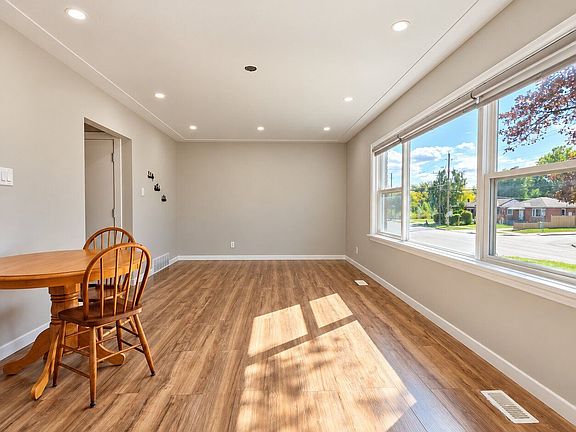 4th image of 112 Heiman St #2