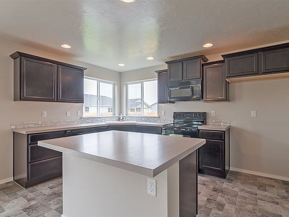 5th image of 817 Bighorn Dr