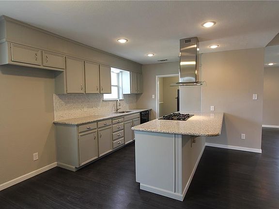 3rd image of 3313 Glenmont Dr