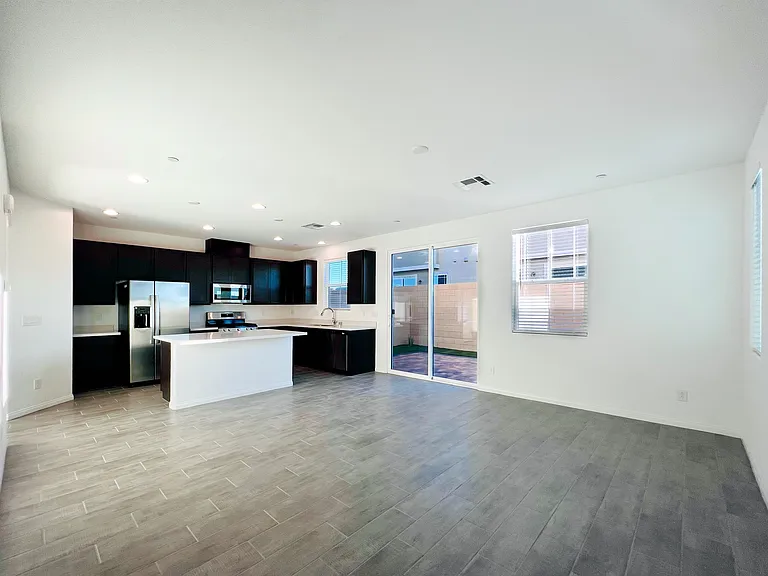 10085 Haven St — Photo 7