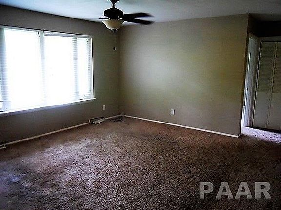 3rd image of 825 W Shenandoah Dr