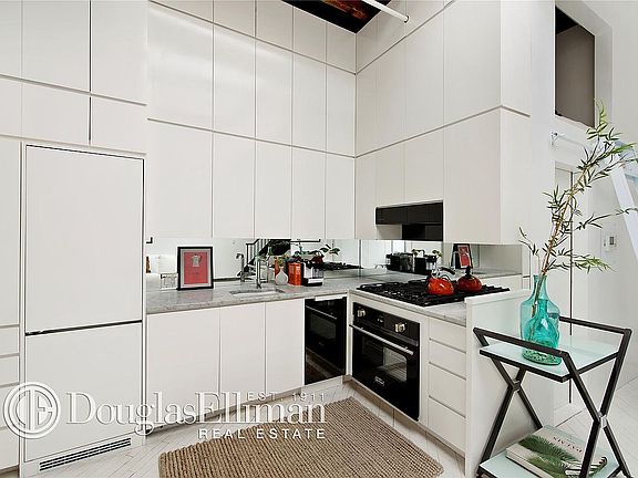 5th image of 9 E 13th St #Phh