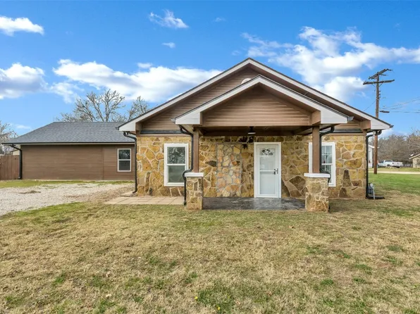 102 Maple St, Paradise, TX 76073
