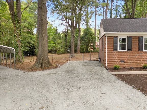 4th image of 1911 Windsordale Dr