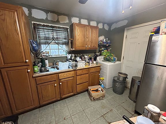 5th image of 327 Hermitage
