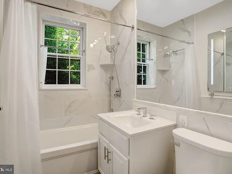 715 S Washington St #C32 — Photo 11