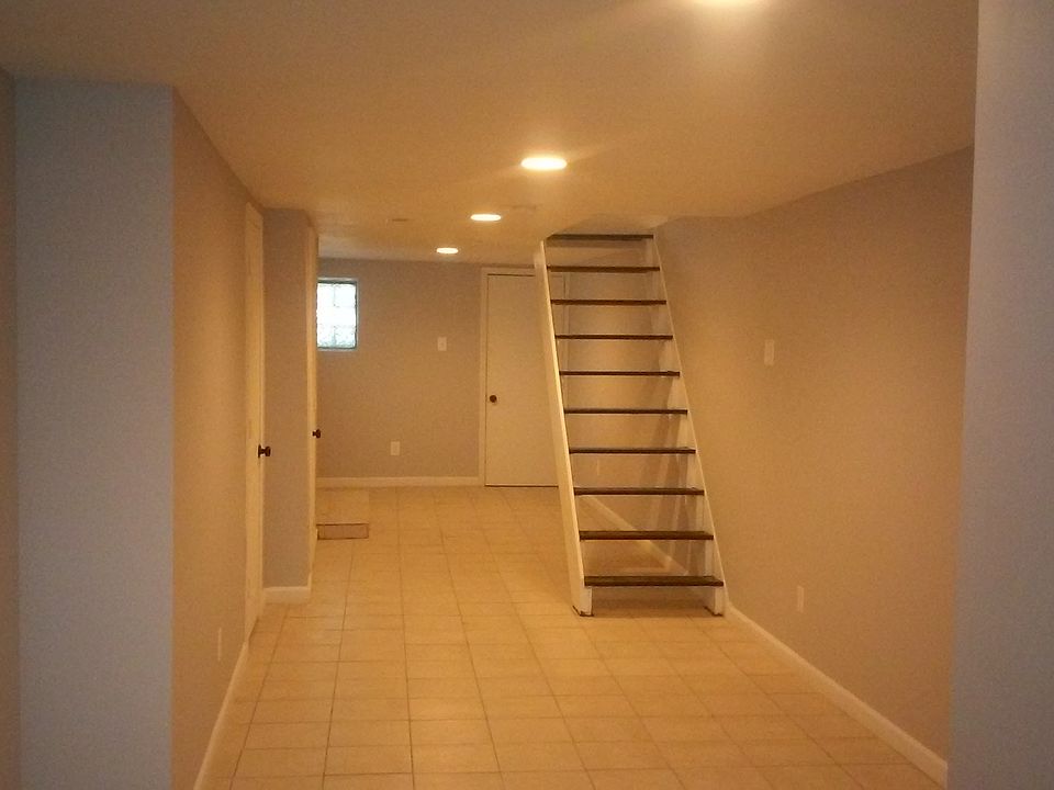 Finished basement with bath