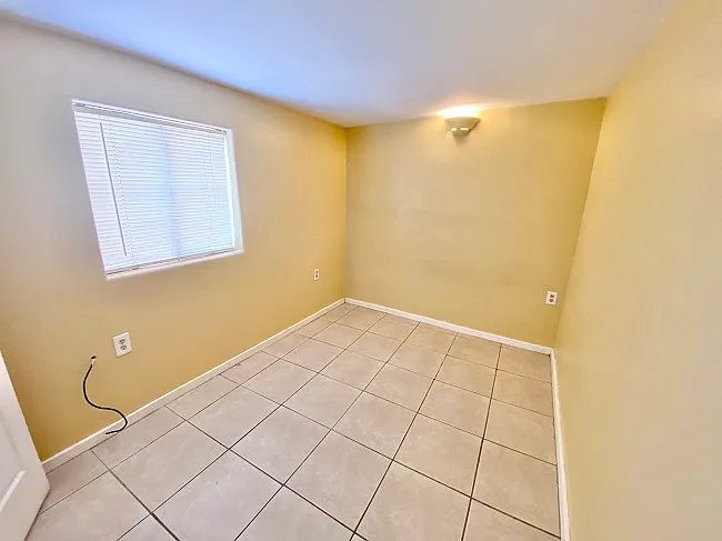 2152 S Maple Ave #B — Photo 9