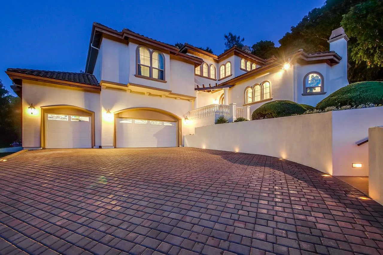 17160 Holiday Dr photo 1