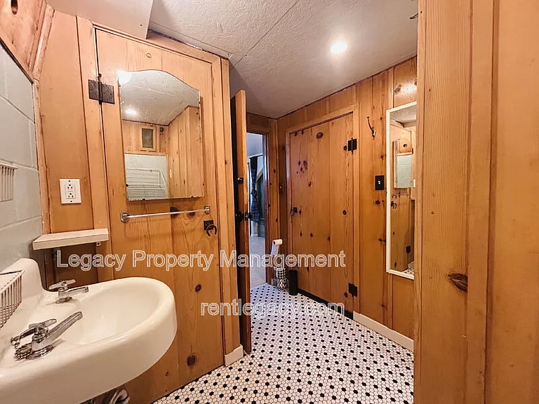 653 Alhambra St — Photo 26