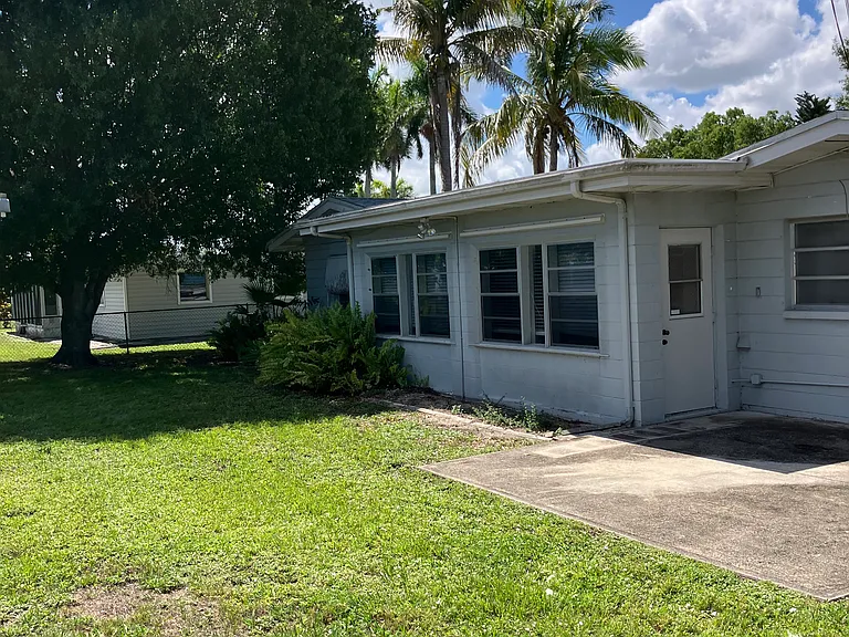 1449 Collins Rd — Photo 17