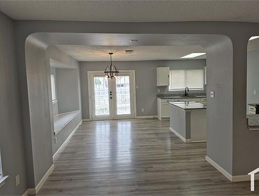 3rd image of 8230 Cantura Mls