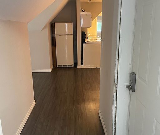 3rd image of 3364 Sandwich St