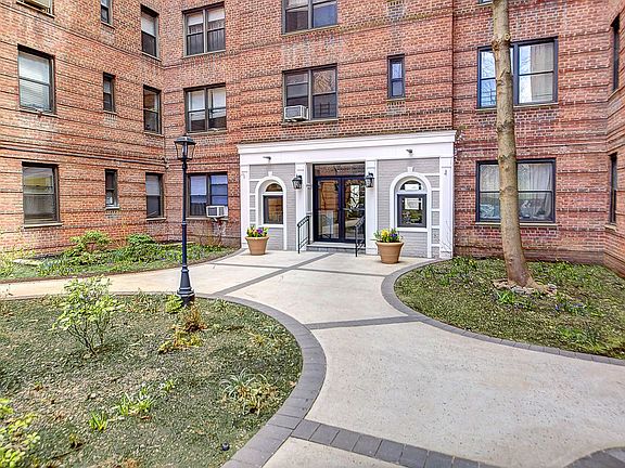4th image of 3840 Greystone Ave