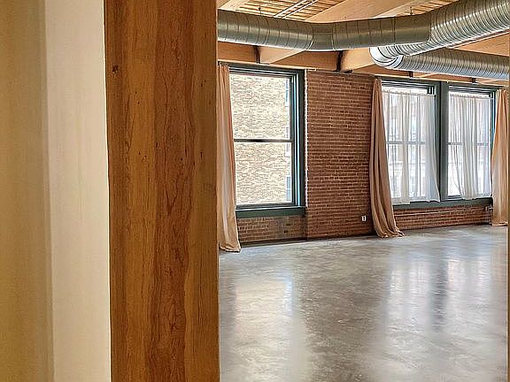 2nd image of 901-907 Washington Ave #404