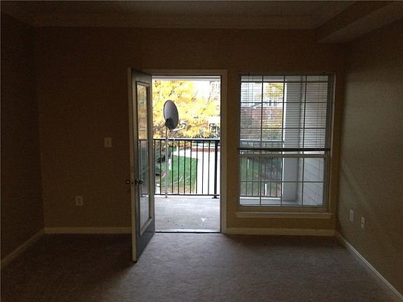 4th image of 4584 Eisenhower Ave