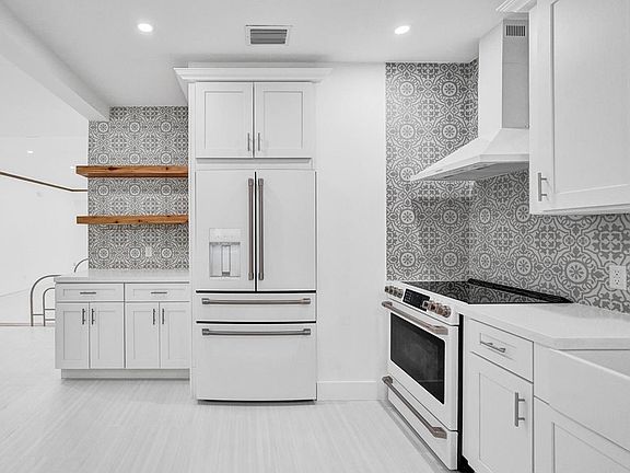 3rd image of 1430 Michigan Ave #0