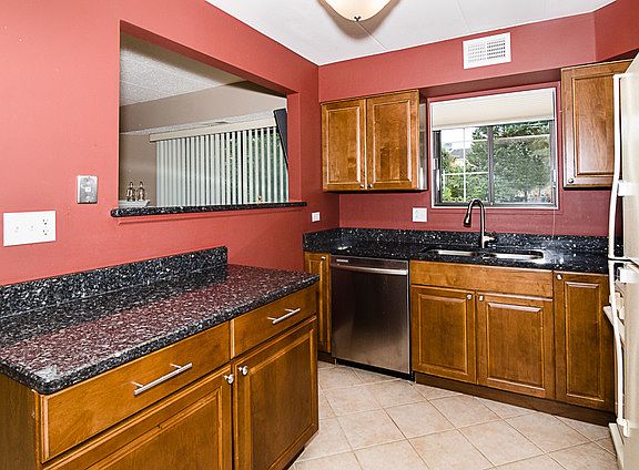 5th image of 412 Melrose Ave APT 203