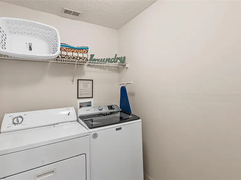 239 Carrera Ave — Photo 16