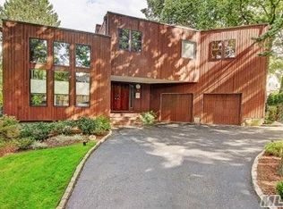 6 Circle Way, Sea Cliff, NY 11579