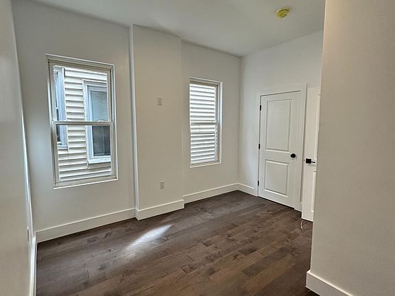 3rd image of 321 S Orange Ave Floor 2