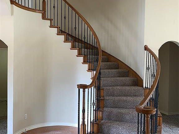 2nd image of 501 Neff Ct