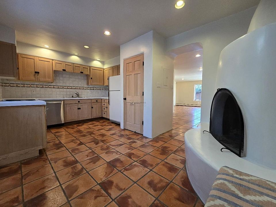 1st image of 570 1/2 Garcia St #2