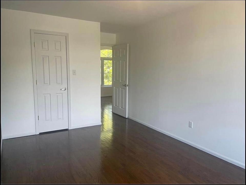 2nd image of 1 Jules Dr #2