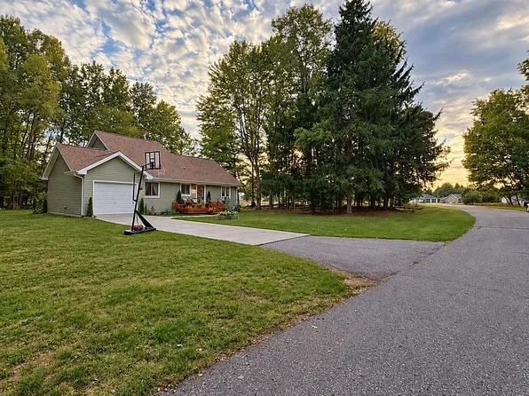 9721 Willow Rd, Stanwood, MI 49346