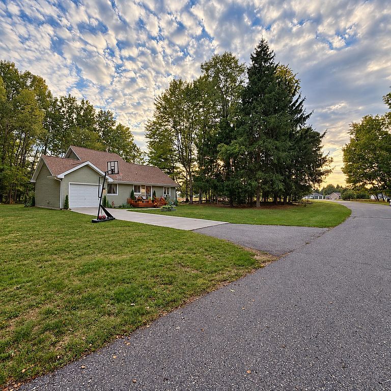9721 Willow Rd - Property Image