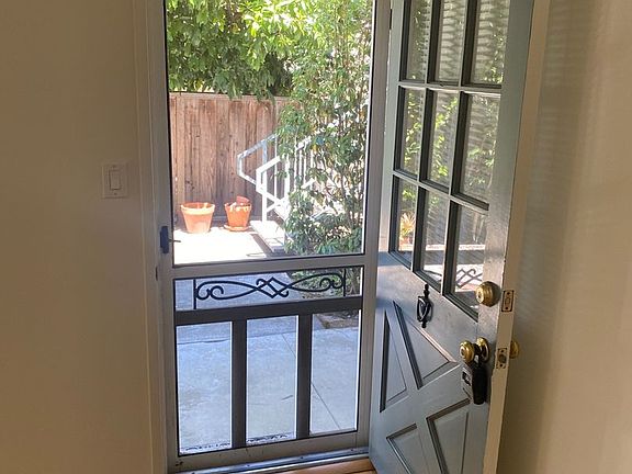 2nd image of 258 Palo Alto Ave Unit 2