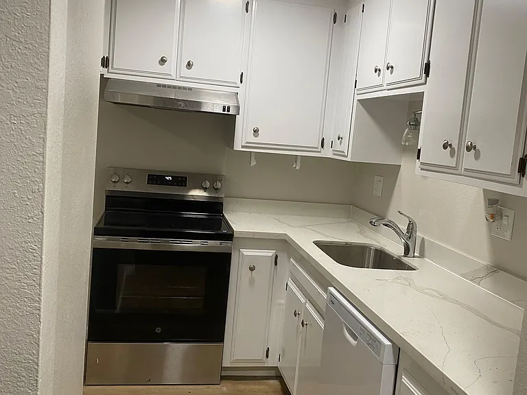 912 Civic Center Dr #2 — Photo 4