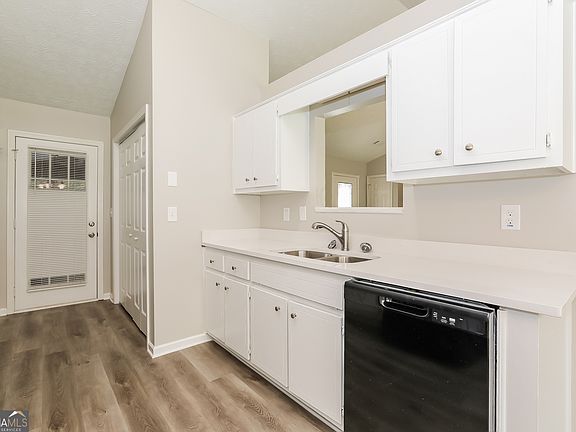 4th image of 2737 Glendale Dr