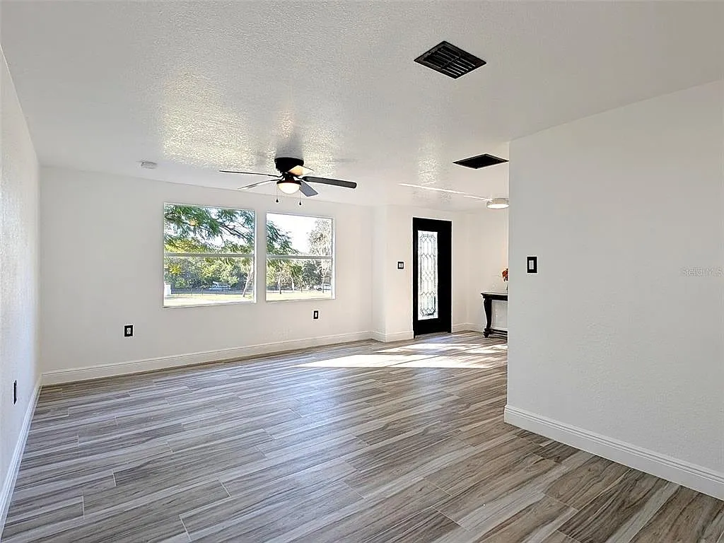 3 bed, 2.0 bath, 1332 sqft, $2,250 — Photo 3