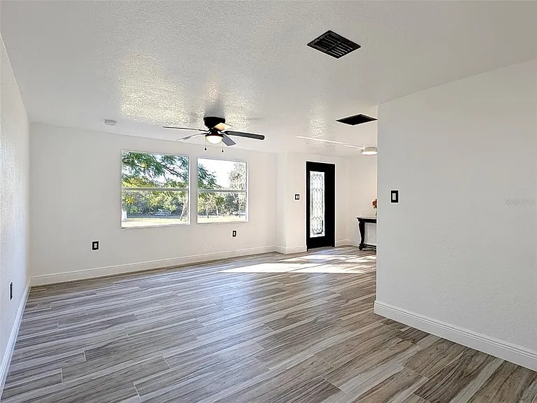 15217 Bailey Hill Rd — Photo 3