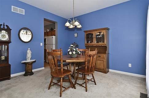 4th image of 631 Rosetta Dr
