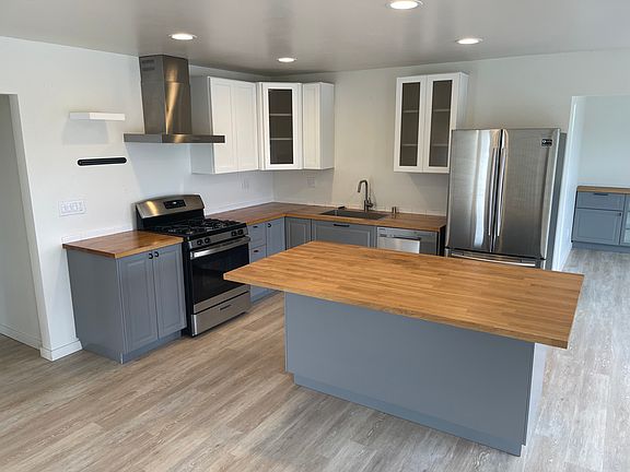 2nd image of 546 Lilac Dr