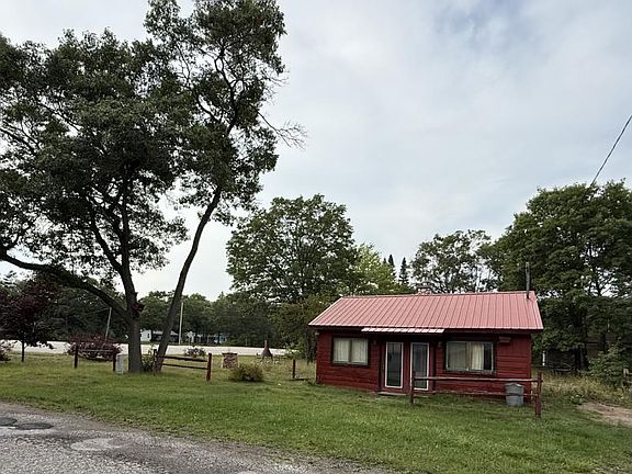 3rd image of 4765 Ausable Rd