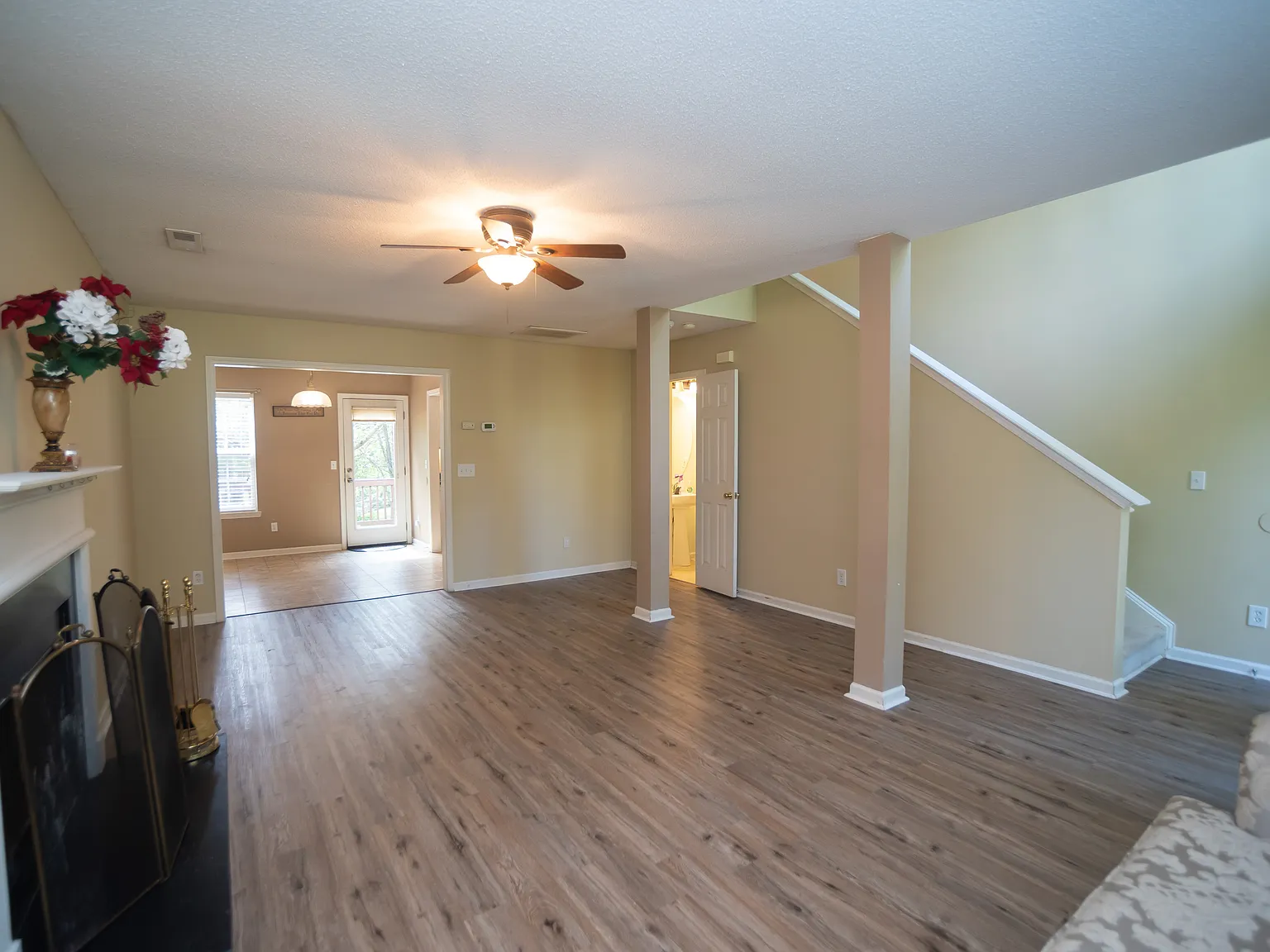 3 bed, 2.5 bath, 1495 sqft, $1,950 — Photo 4