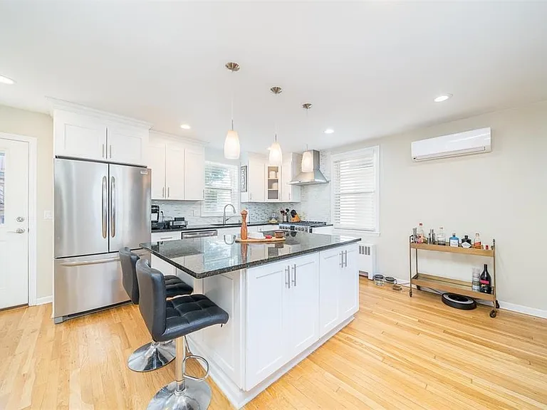 118 W 46th St — Photo 5