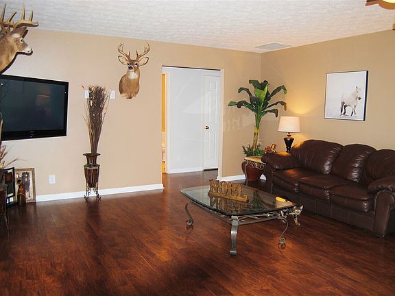 4th image of 2918 Bond Dr