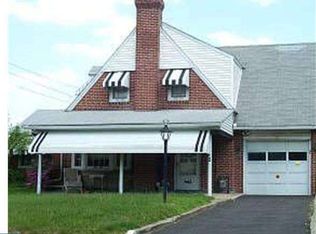 2 Westwood Park Dr, Havertown, PA 19083