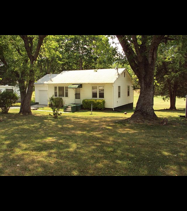 2nd image of 407 B Douglas Lane