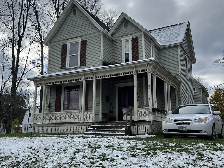 109 Pleasant St — Photo 6