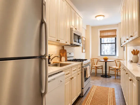 900 W End Ave APT 8E, New York, NY 10025