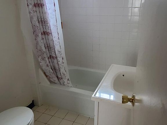 2nd image of 421 San Diego Ave