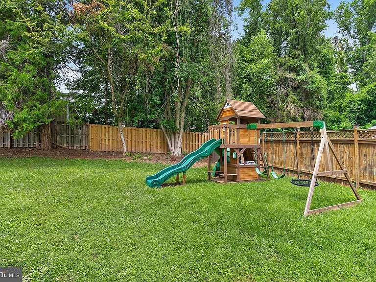 7027 Jefferson Ave — Photo 25